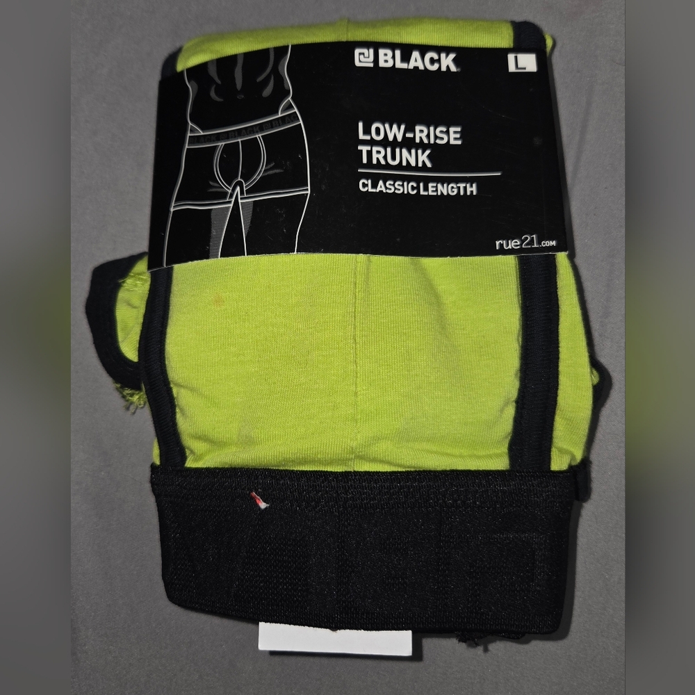 🐰🐣🆕️Rue21 Bright Yeĺlow/Green and Black Trunks